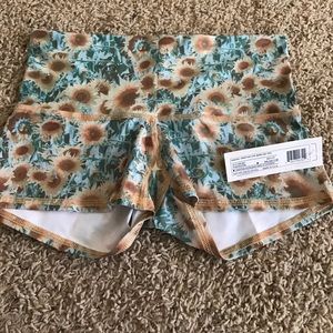 Teeki sunflower sun short